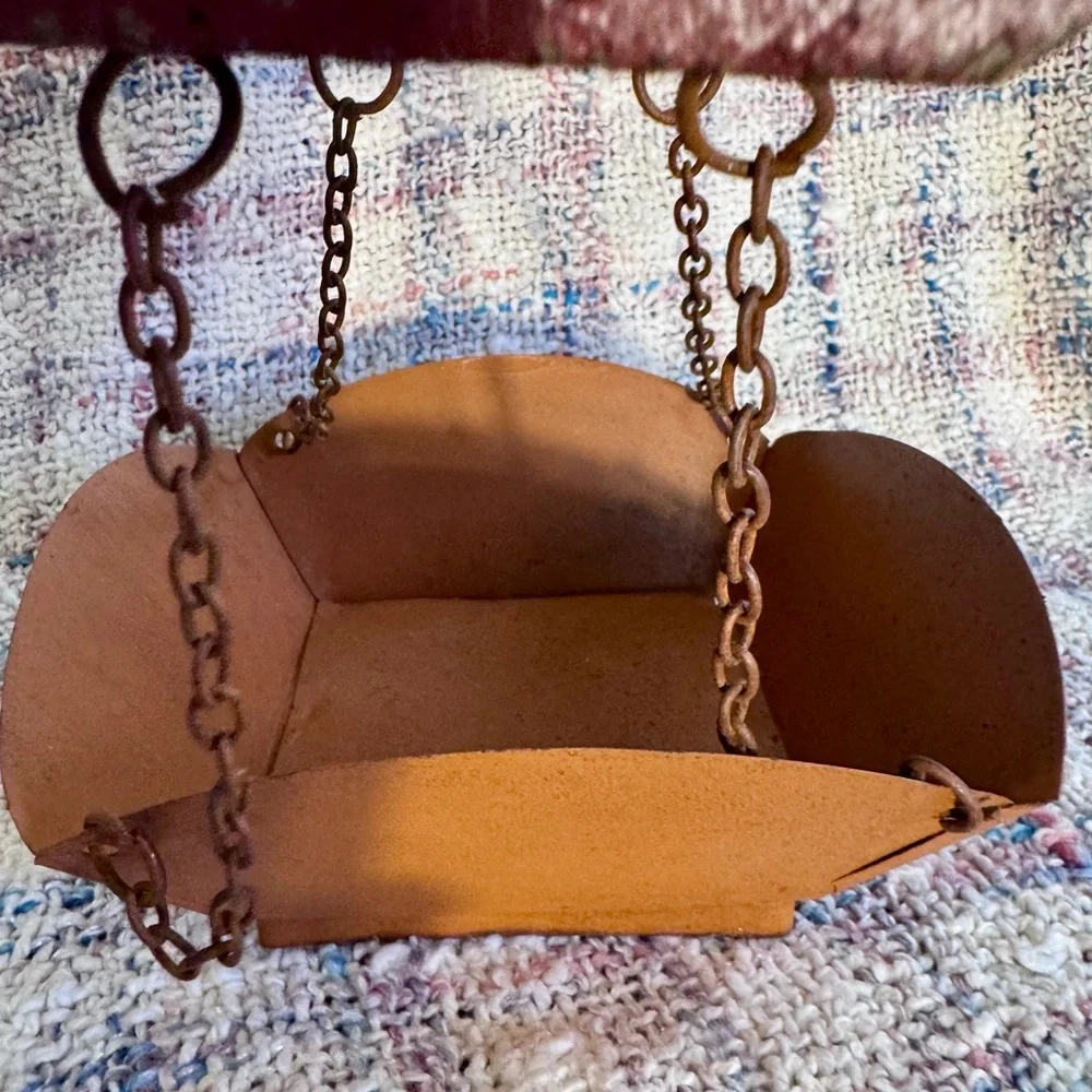 Rustic Brown Birdhouse with Leaf Design & Metal Tray for Birdseed NWOT